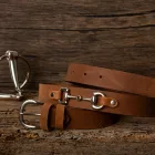 Barna bőr öv zabla csattal